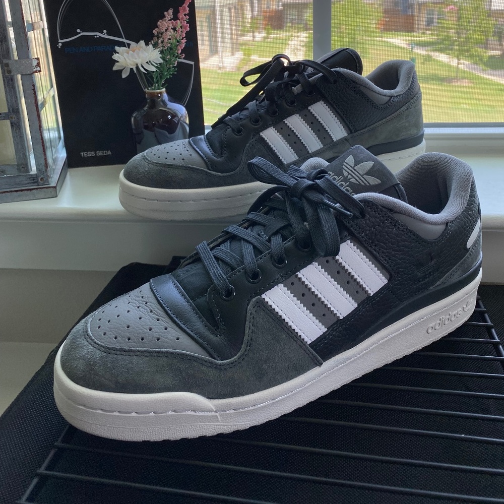 Adidas Men’s Size 9.5 | Original Forum Low | Sneakers|  Gray/Black/White| EUC